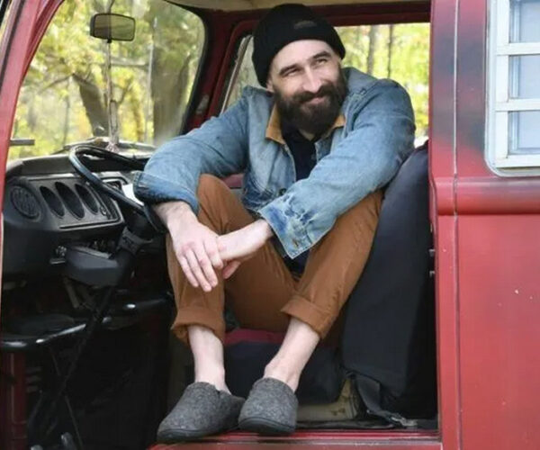 Enhancing Comfort at Home: The Best Men’s Slippers with Support in 2024