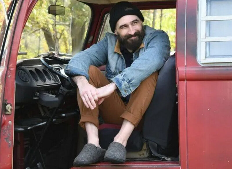 Enhancing Comfort at Home: The Best Men’s Slippers with Support in 2024