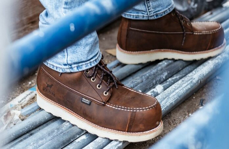 Exploring Workplace Comfort: The Top Picks for Lightweight Work Boots in 2024