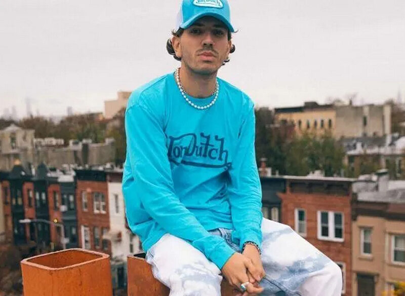Exploring 2000s Fashion Trends for Men in 2024