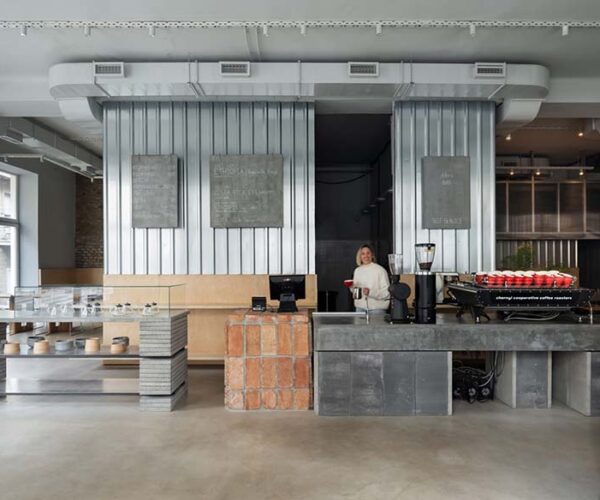 Chernyi Cooperative Coffee Roasters A Fusion of History and Urban Aesthetics