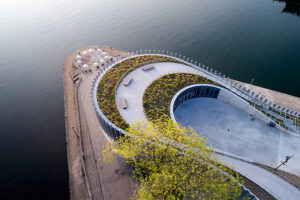 Exploring the La Confluence Building