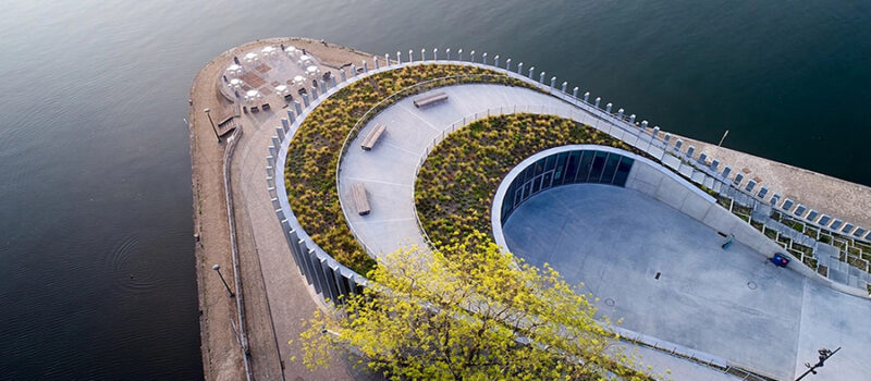 Exploring the La Confluence Building