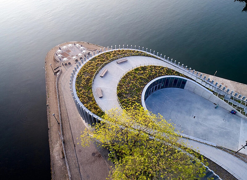 Exploring the La Confluence Building
